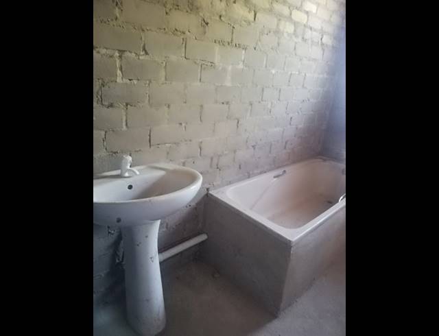 2 BEDROOM FREESTANDING FOR SALE IN EMONDLO UNIT B
